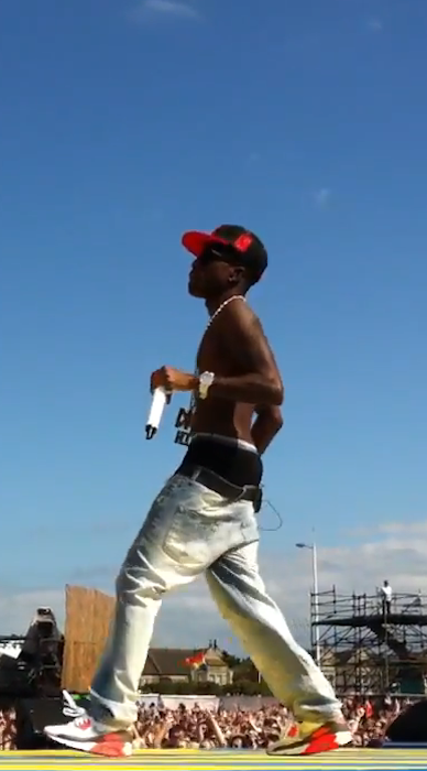 Celeb Saggers Tinchy Stryder Shirtless Amp Sagging