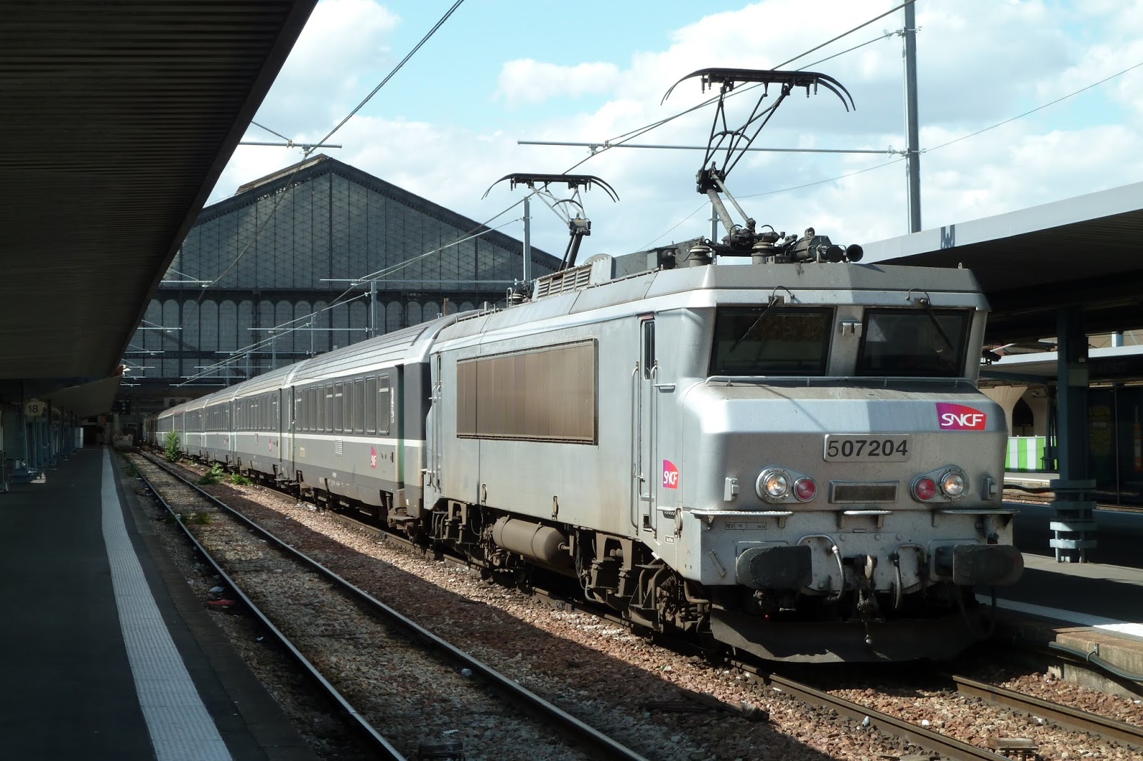 LA PASSION DU TRAIN en gare de Paris Austerlitz