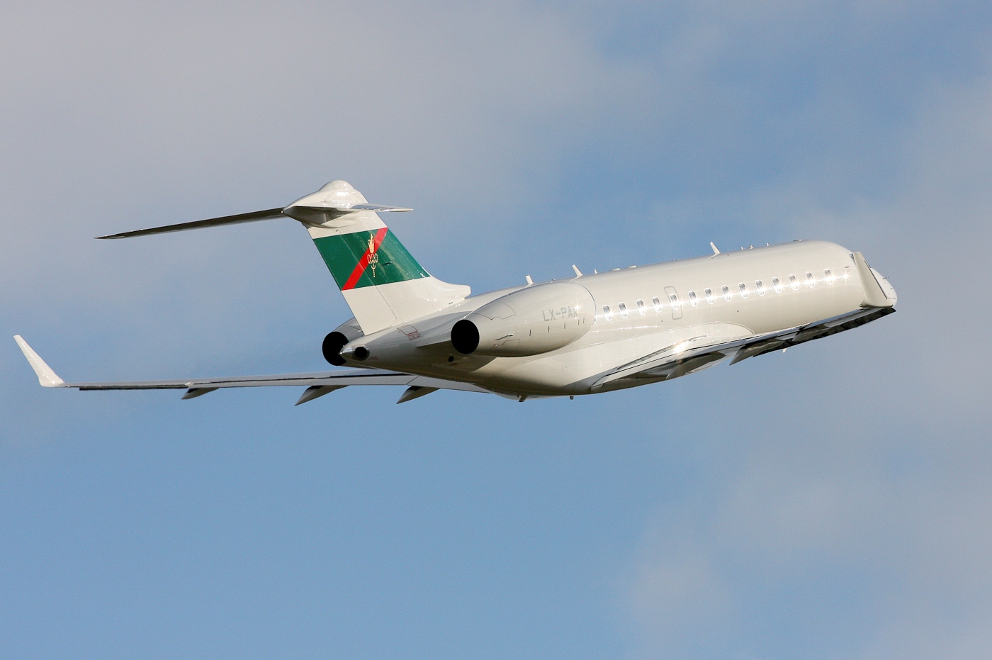 http://2.bp.blogspot.com/-KysO2wWlDUI/T9TBSCJEdvI/AAAAAAAAJO8/GRMgmlyPnL8/s1600/bombardier_bd700_global_express.jpg