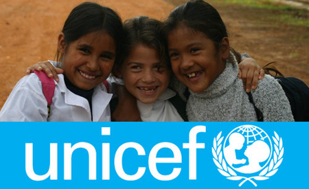 Colabora con : Unicef