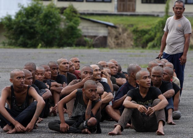 Anak Punk Digunduli Polisi Anak Punk Digunduli Polisi