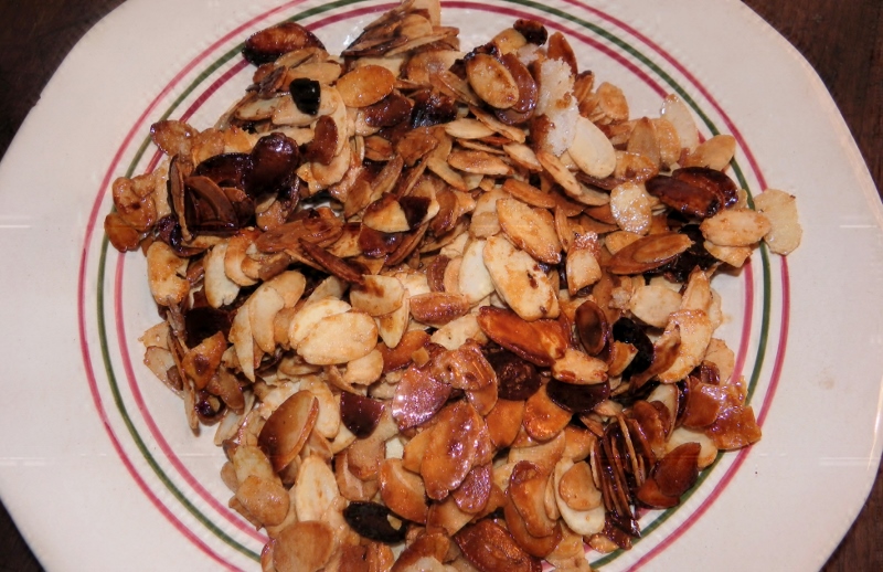 Amandes effilées, grillées et caramélisées par Ama chez xyz Amandes effilées, grillées et caramélisées par Ama chez xyz