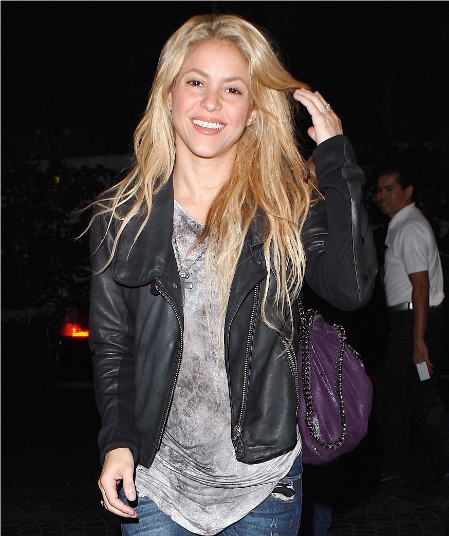 Shakira: shakira in jeans