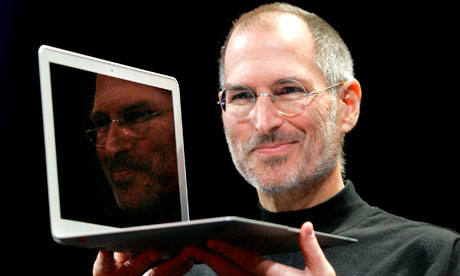 ඇපල් නිර්මාතෘ  ස්ටීව් ජොබ්ස් අභාවප්‍රාප්ත වේ.