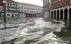 VENICE BACKSTAGE