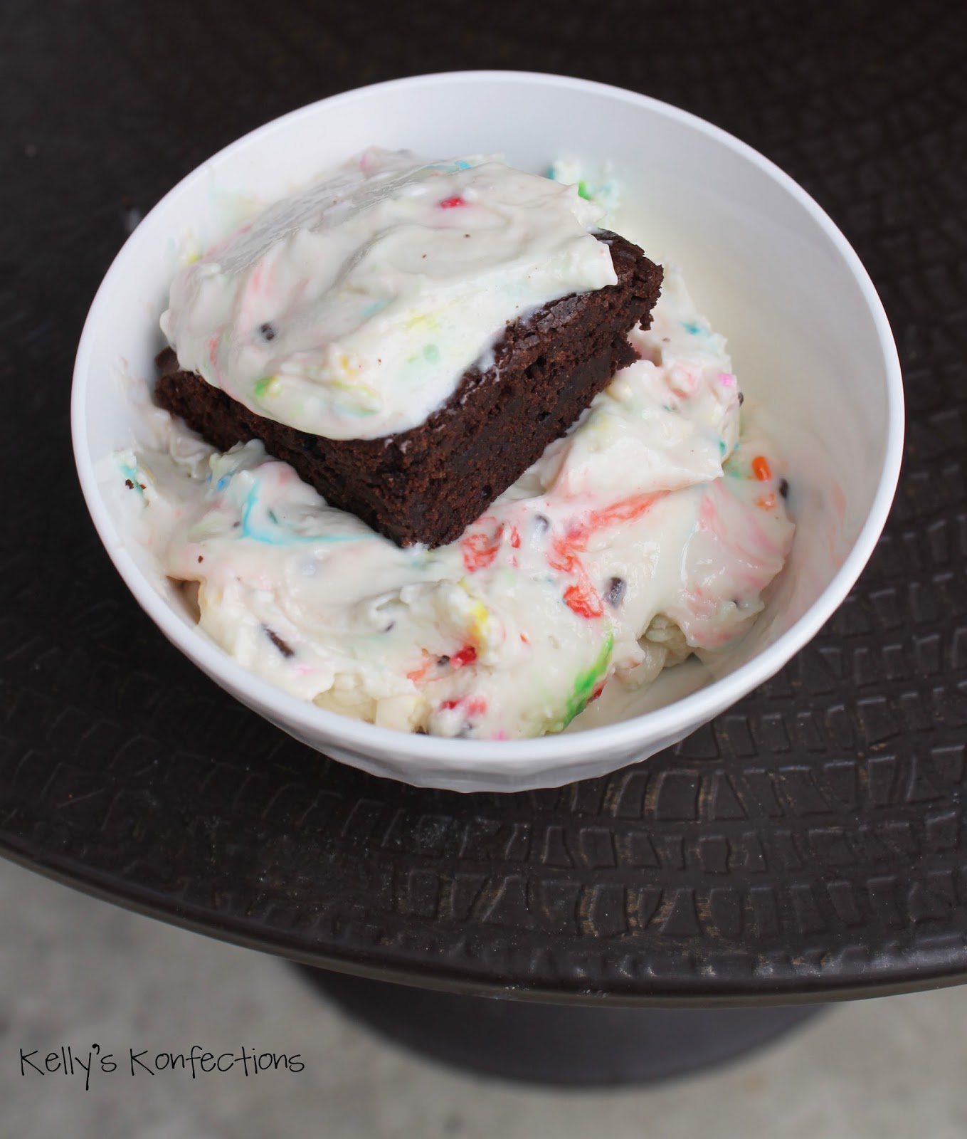 Kelly's Konfections Milk Chocolate Chip Brownies with Cake Batter Dip