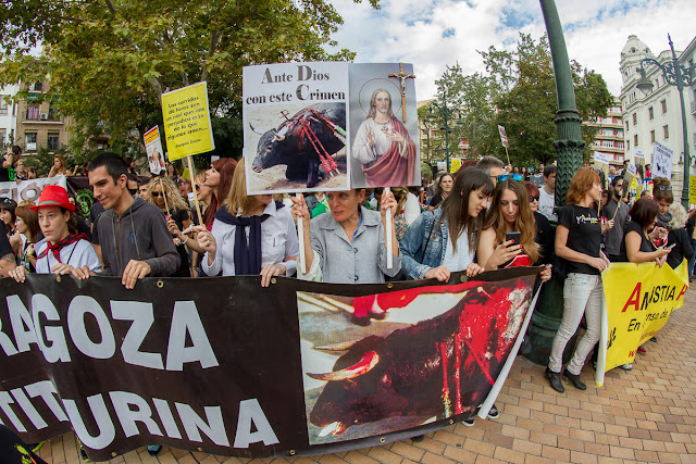 Fiestas del Pilar 2015 Zaragoza - Manifestación Antitaurina -  AntiBullfighter Zaragoza