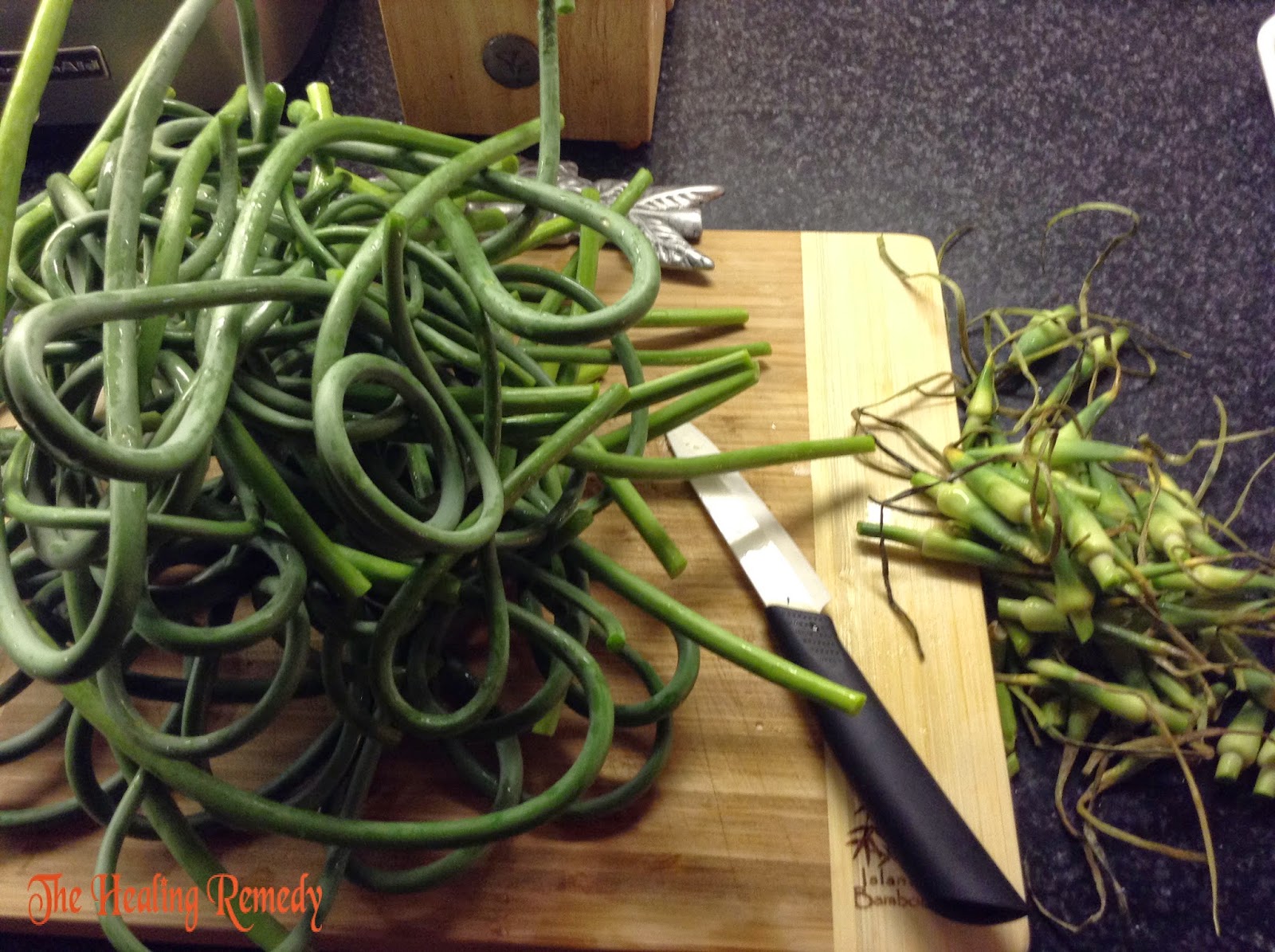 The Healing Remedy Preserving Garlic Scapes with Olive oil