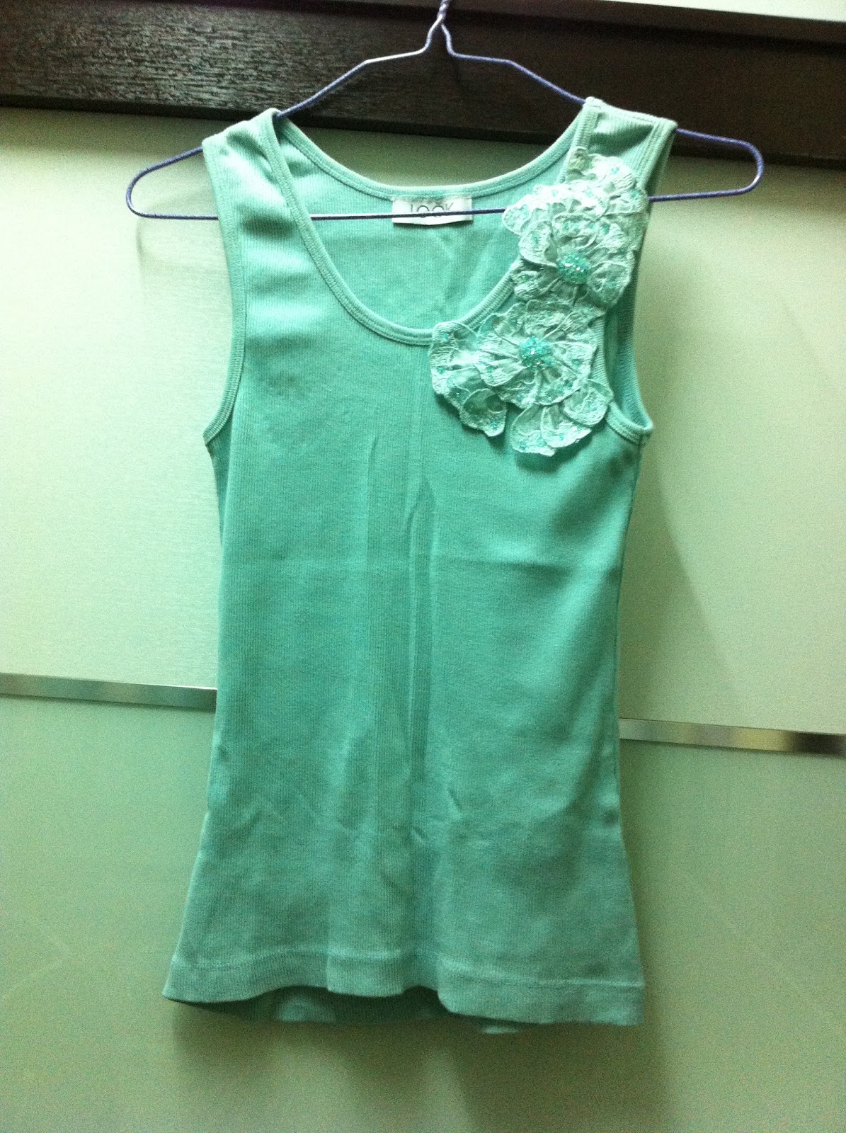 Wardrobe Eureka BN Light green tank top