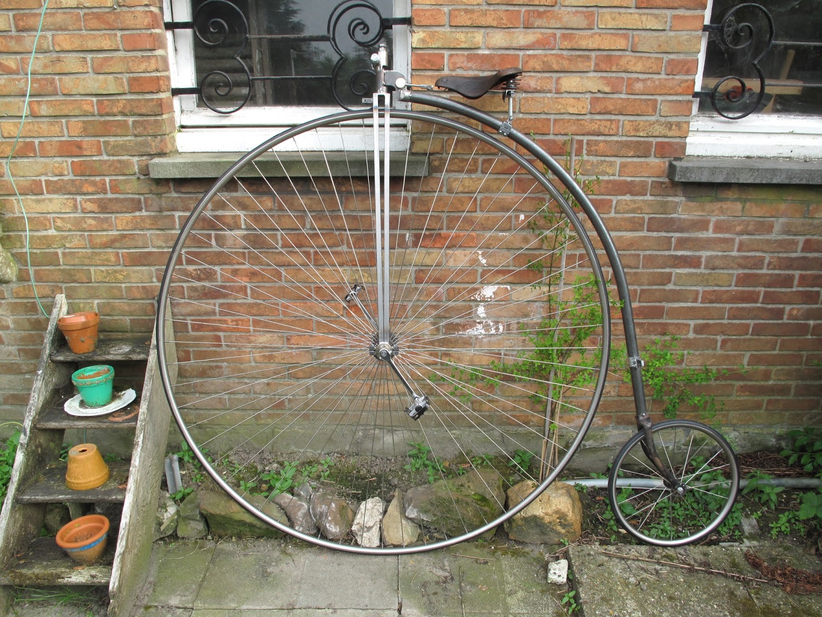 mounting a penny farthing