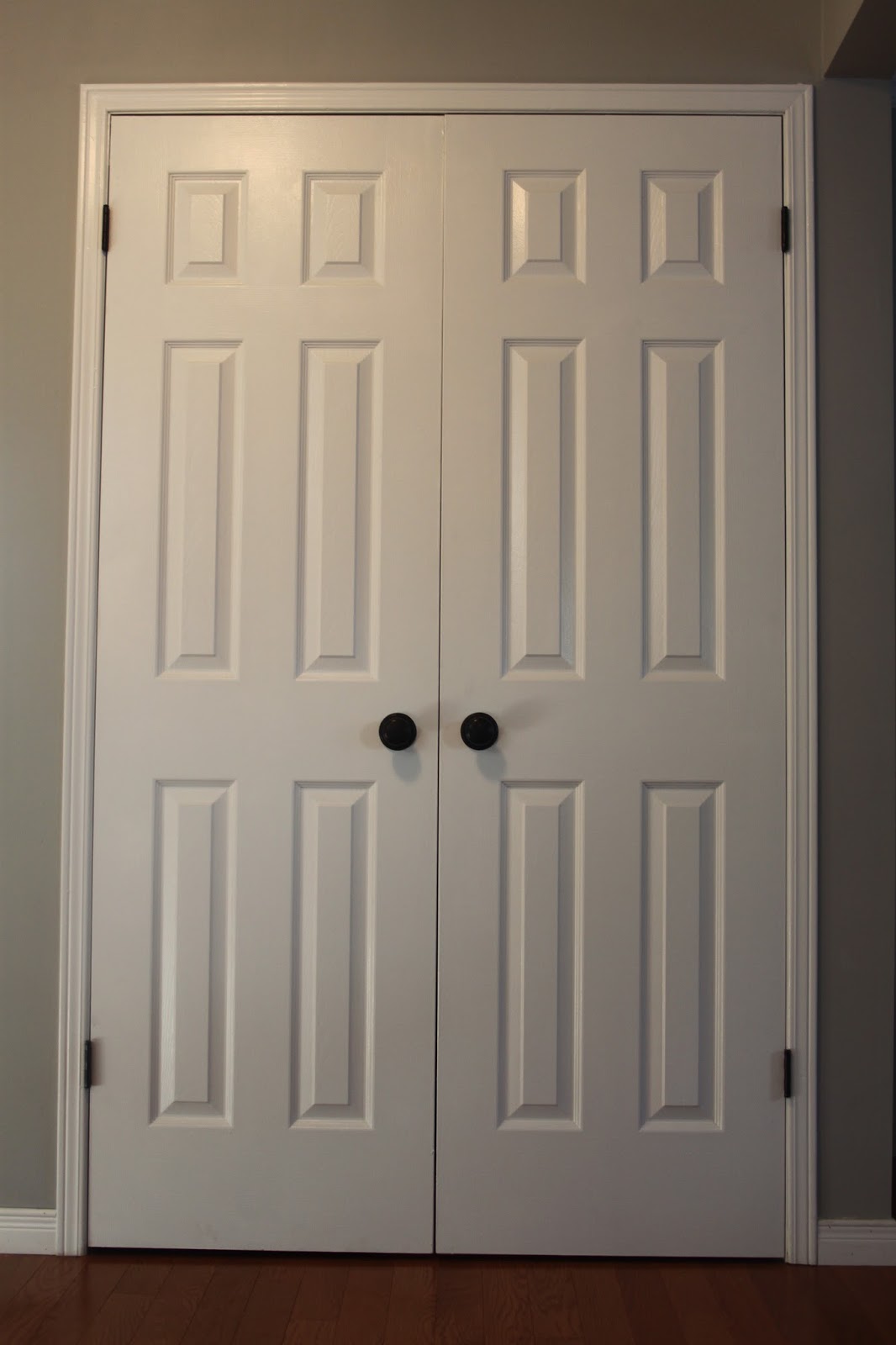 Beautiful Life Made Easy Spray paint your old door knobs and it'll