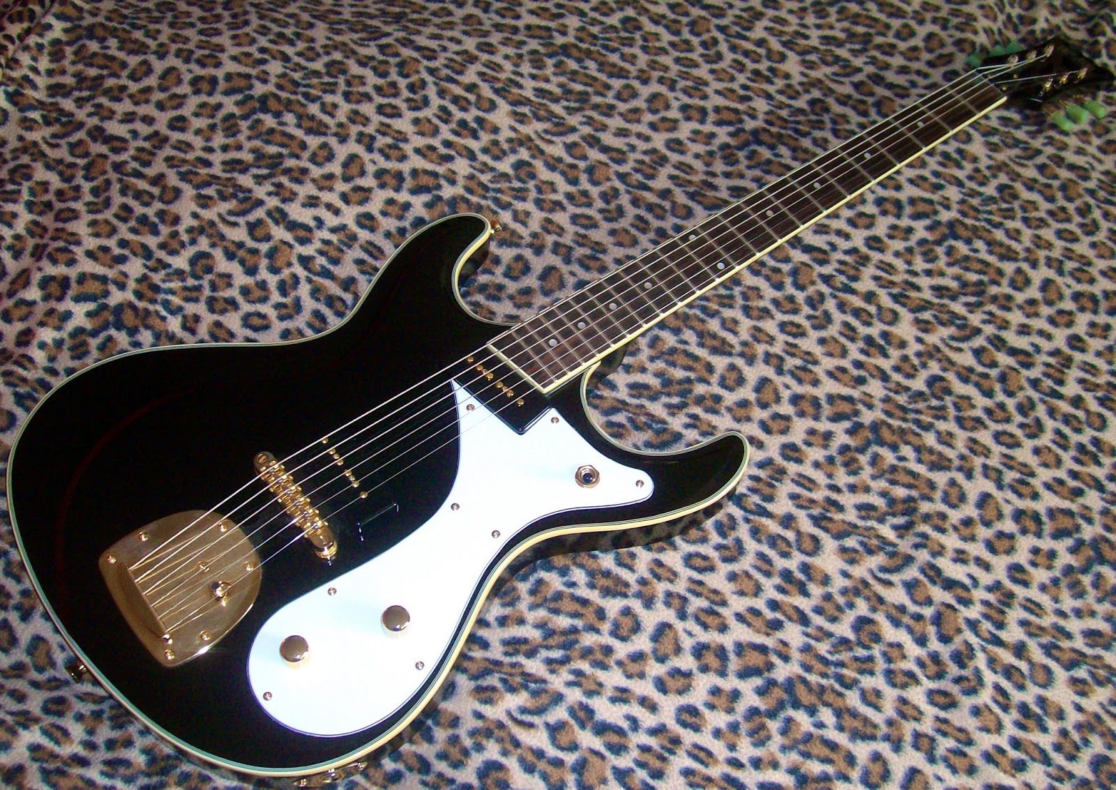 EASTWOOD GUITARS Sidejack Baritone DLX