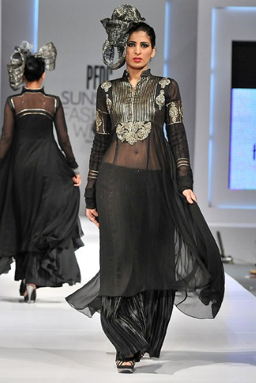 http://2.bp.blogspot.com/-L7-_59a4DD4/TZfnTSyBV_I/AAAAAAAAB9E/QYCcWT-y2Ok/s1600/Pakistan+Fashion+Week+2011+%25281%2529.jpg