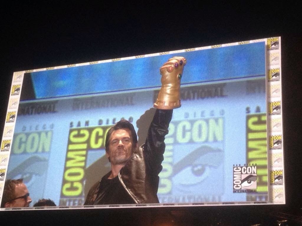 Джос Бролин с перчаткой бесконечности Таноса