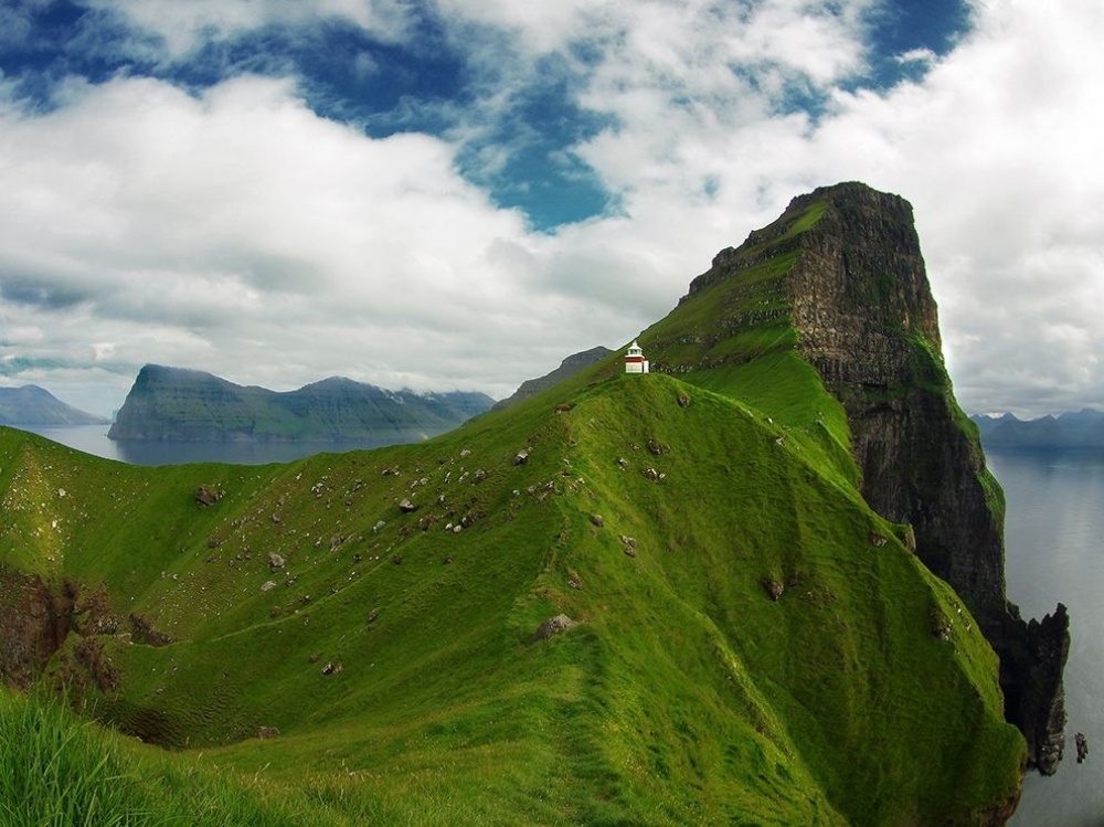 The 100 best photographs ever taken without photoshop - Kallur lighthouse on picturesque cliffs on Kalsoy island, Faroe Islands