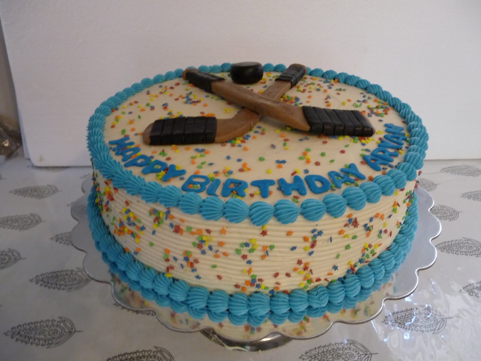 Classic Cakes Hockey Sticks Puck