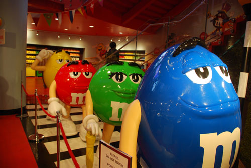 Candy Critic: M&M's Store London - Part 1 - Characters I Met