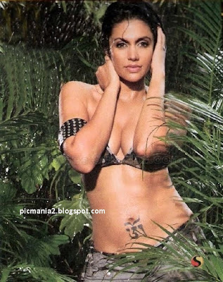 Mandira Bedi hot bikini 