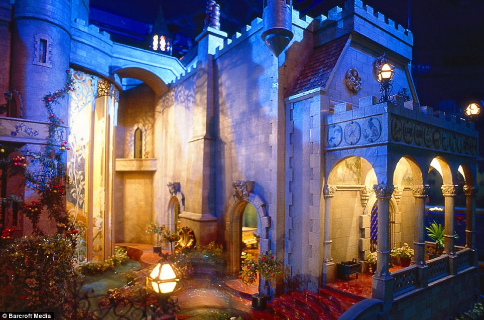 MATIN LUMINEUX CHICAGO MUSEUM OF SCIENCE AND INDUSTRY COLLEEN MOORE'S DOLL HOUSE