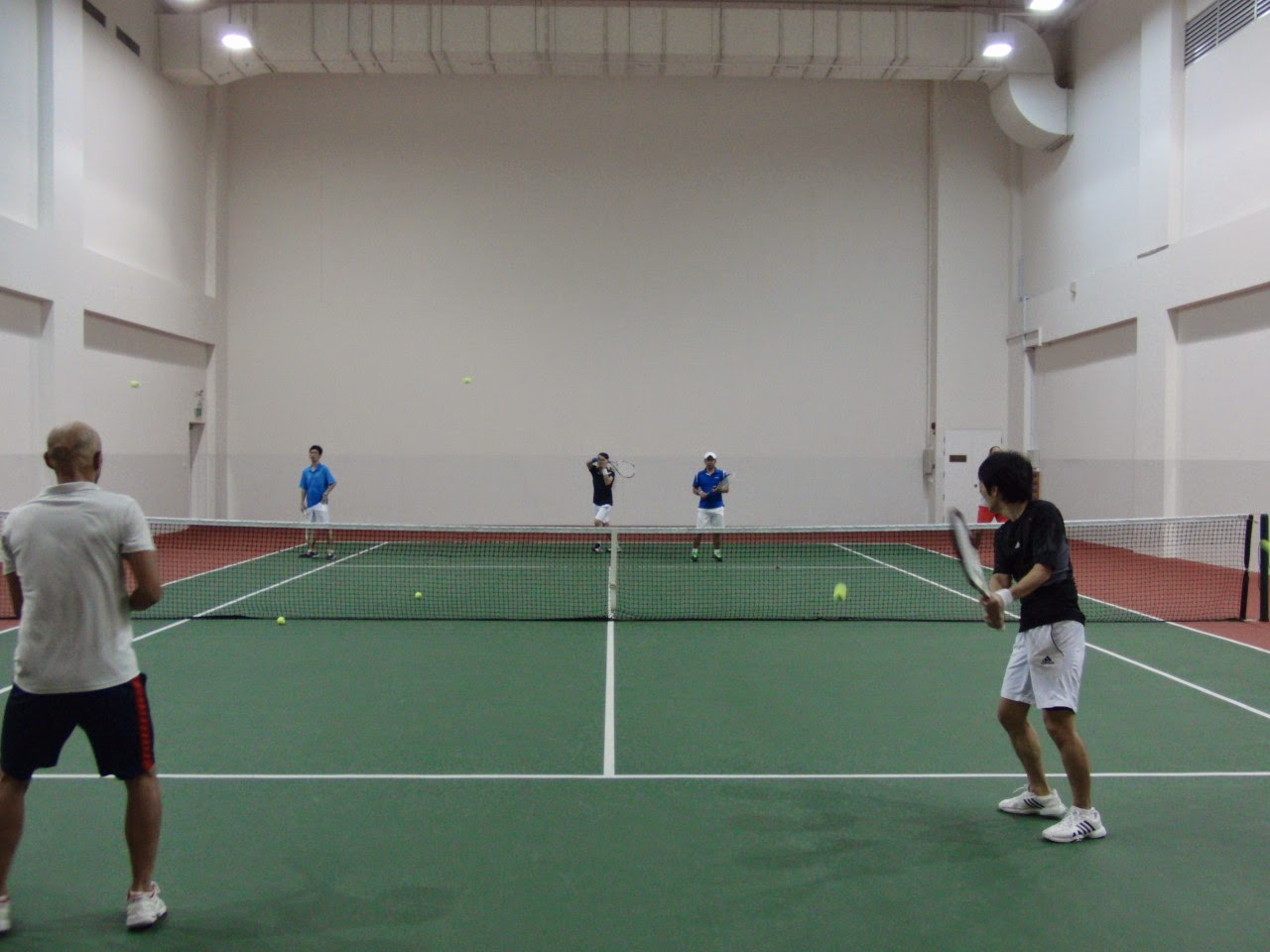 Sanwa Tennis Academy インドアナイタークラス 快適にテニスを楽しめます