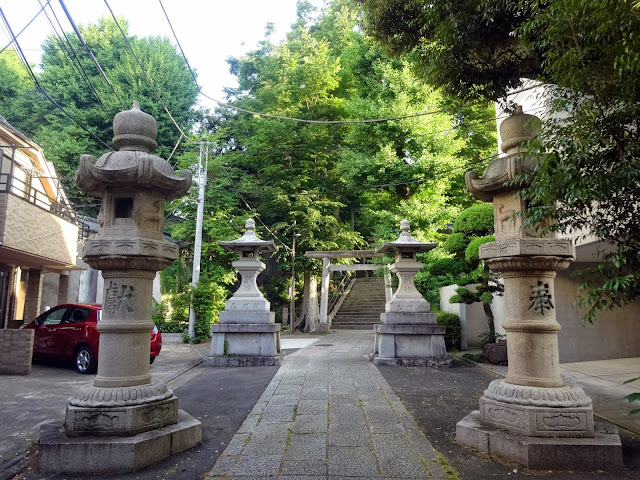 石灯籠,氷川神社,東中野〈著作権フリー無料画像〉Free Stock Photos 