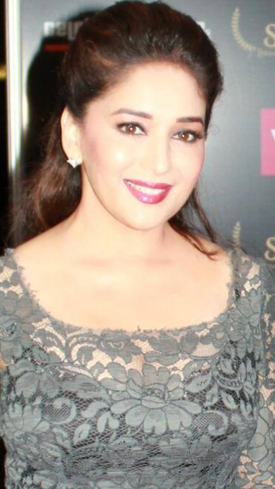 http://2.bp.blogspot.com/-LG4YdGTi7rA/UirQuoPe-VI/AAAAAAABiYo/LmX_atSDIJs/s1600/Sidarth,+Madhuri+,+John+&+Dia+at+Saifta+Awards+2013+Red+Carpet++(2).jpg