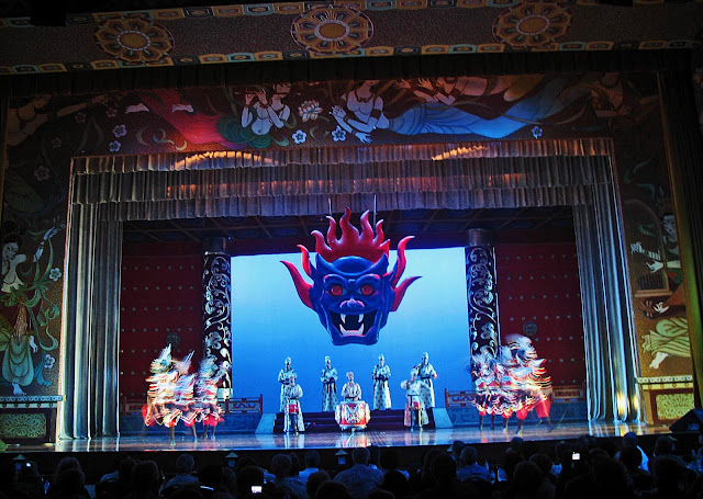 traditional dance at the Chinese Opera
