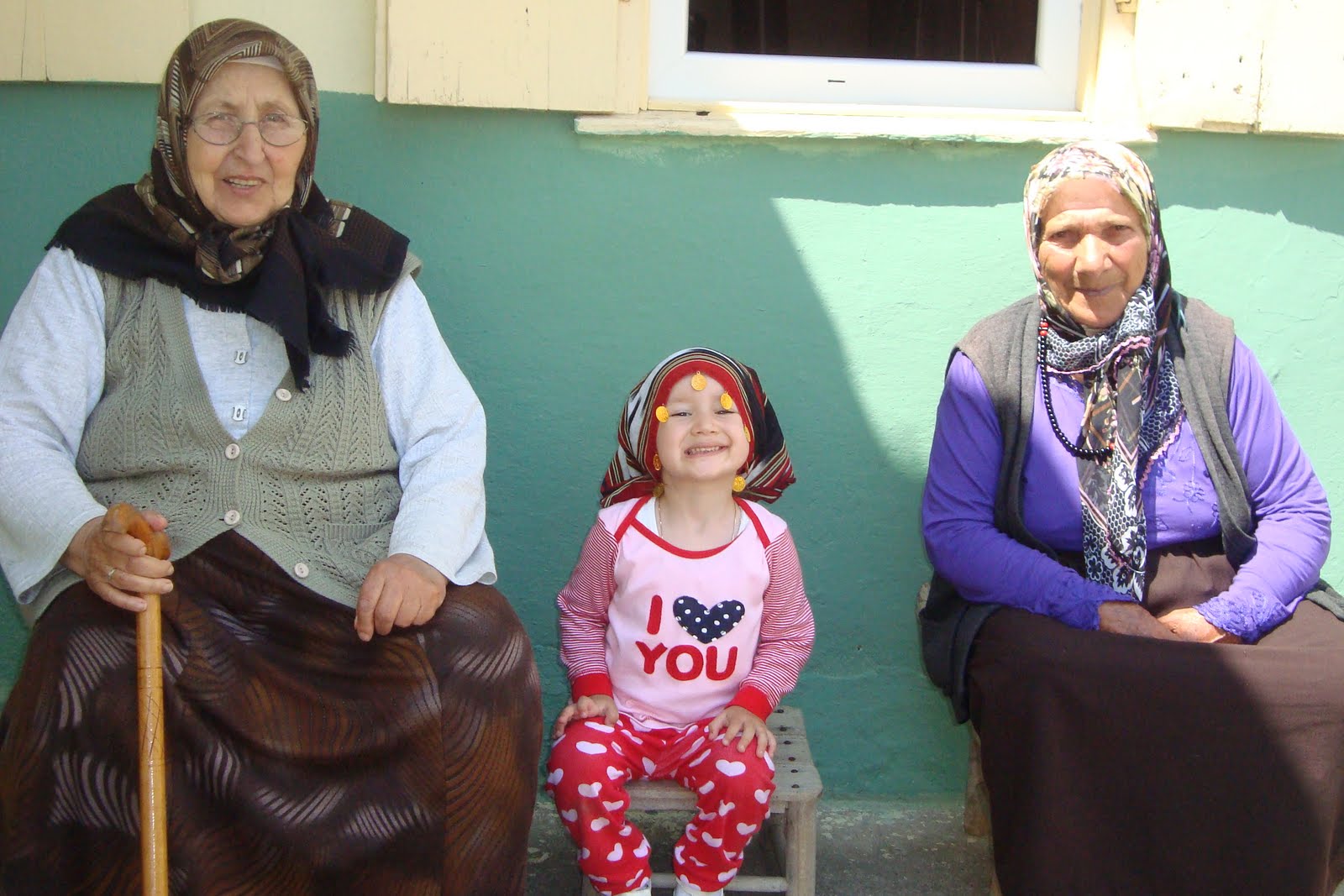 FARKLI BAKIŞ NENEN KURBAN OLSUN SANA