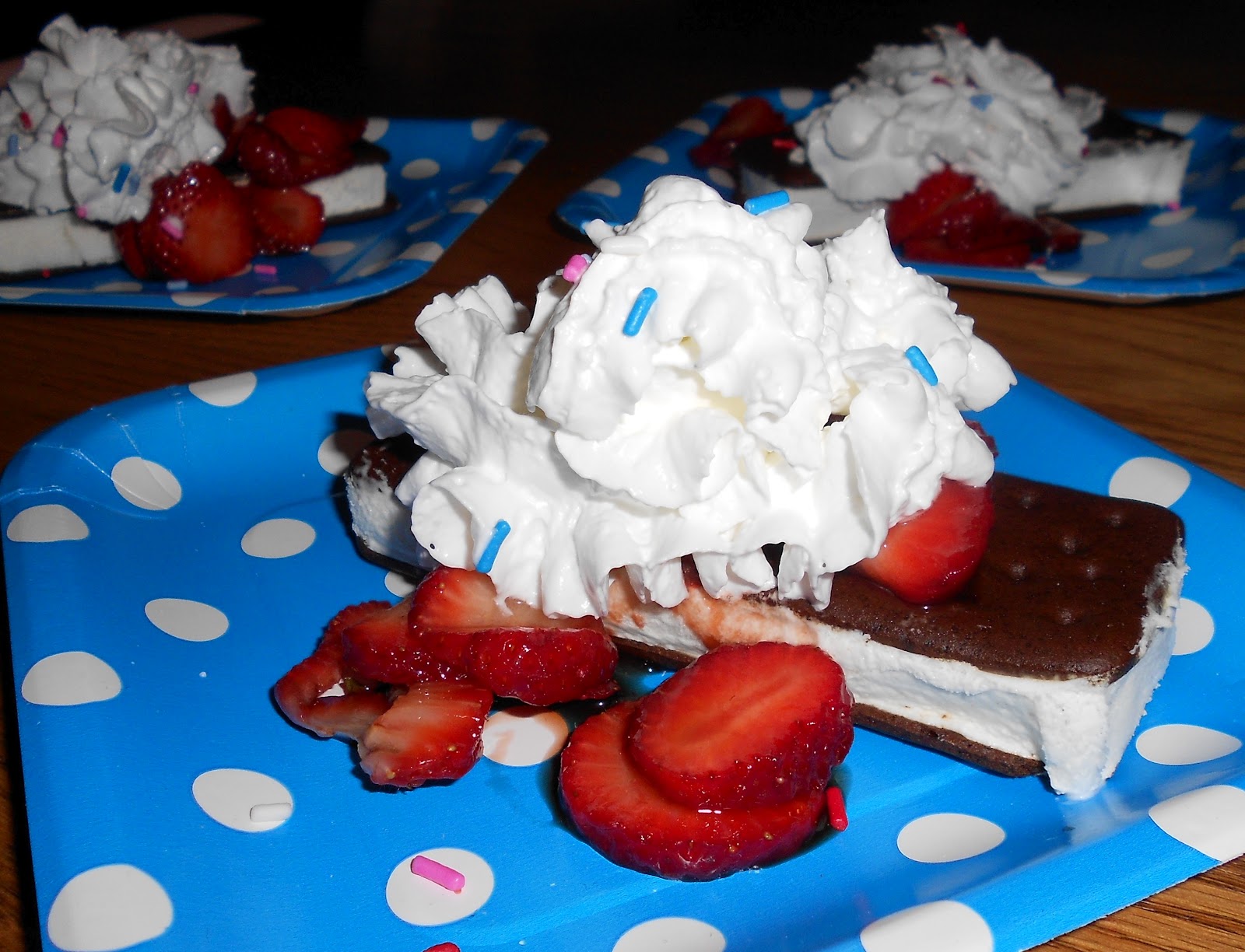 The American Homemaker Ice Cream Sandwich Sundaes