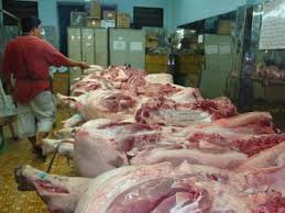 Thịt heo bơm nước bị tạm giữ tại trạm kiểm dịch thú y An Lạc - TPHCM. Ảnh: V.TR