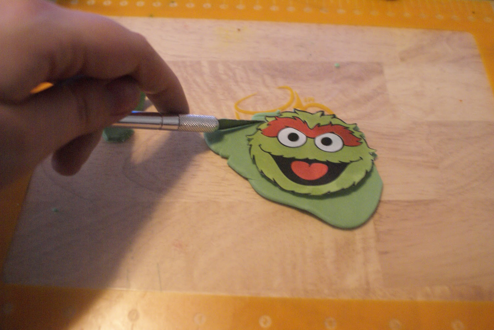 Oscar the Grouch Cupcake Topper Tutorial
