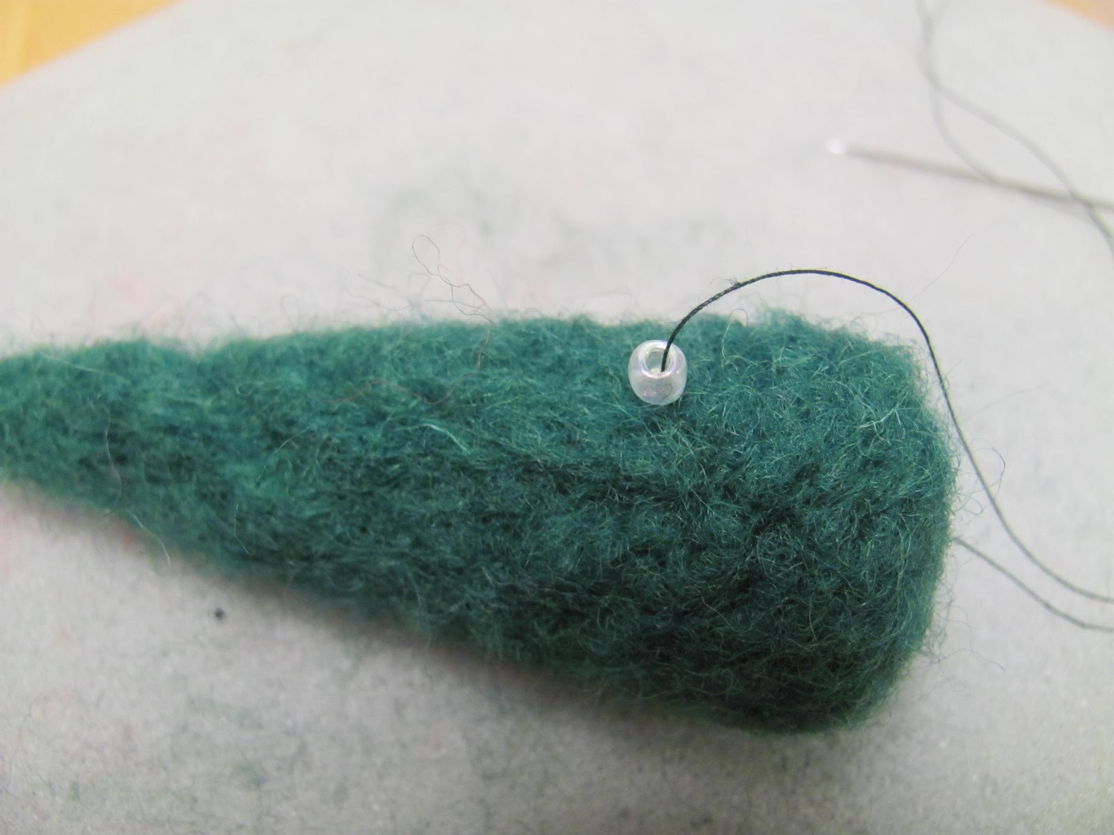 Make Atelier TUTORIAL tiny needle felted Christmas trees