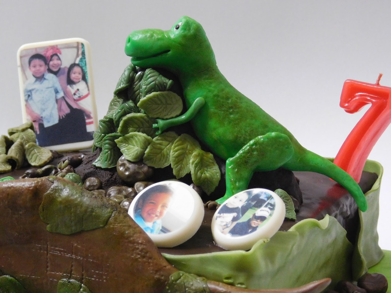 KUE ULANG TAHUN 3D DINOSAURUS