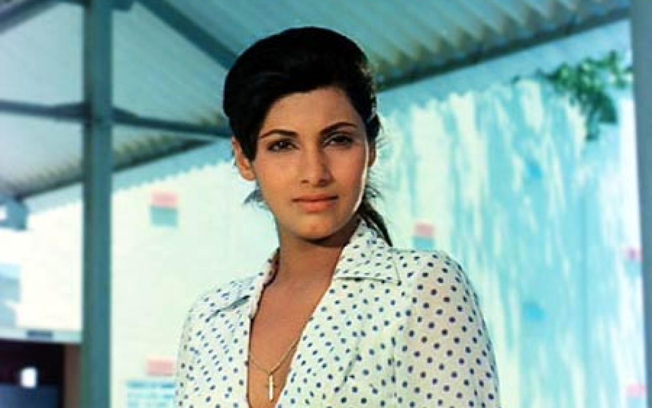 asmartkid: Dimple Kapadia Bollywood Hot Actress Photos Biography Videos