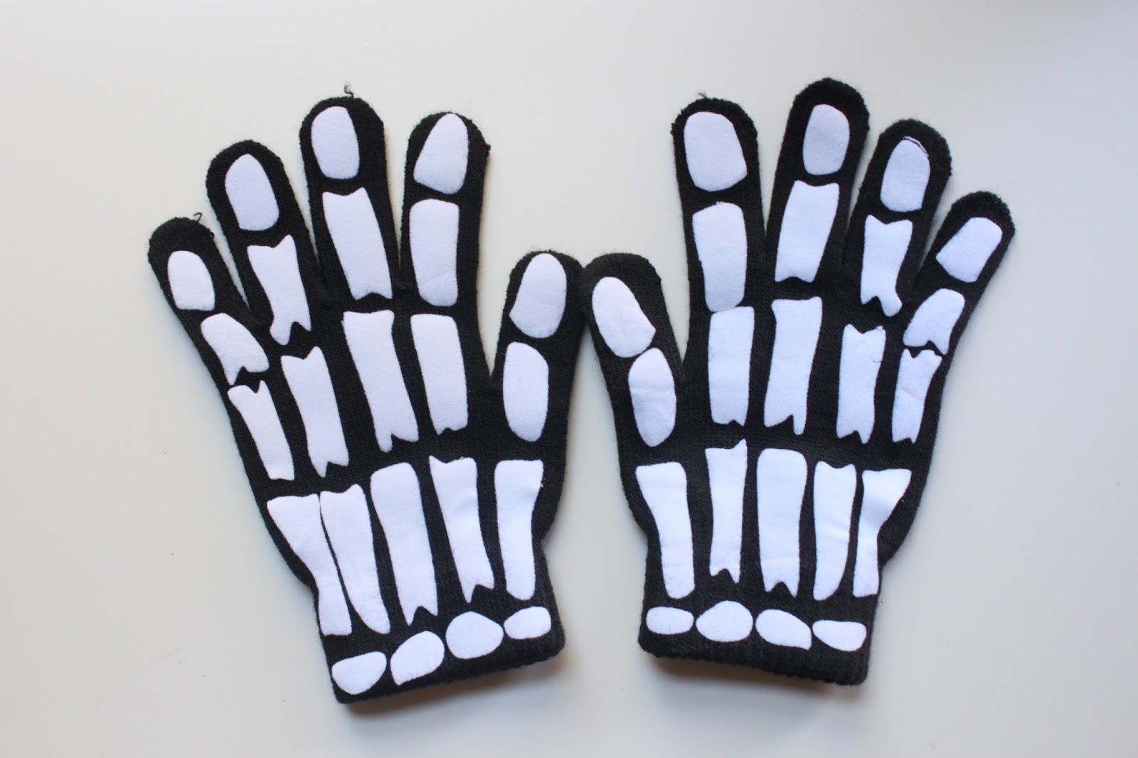 EAT+SLEEP+MAKE DIY Skeleton Gloves + Silhouette Portrait GIVEAWAY!