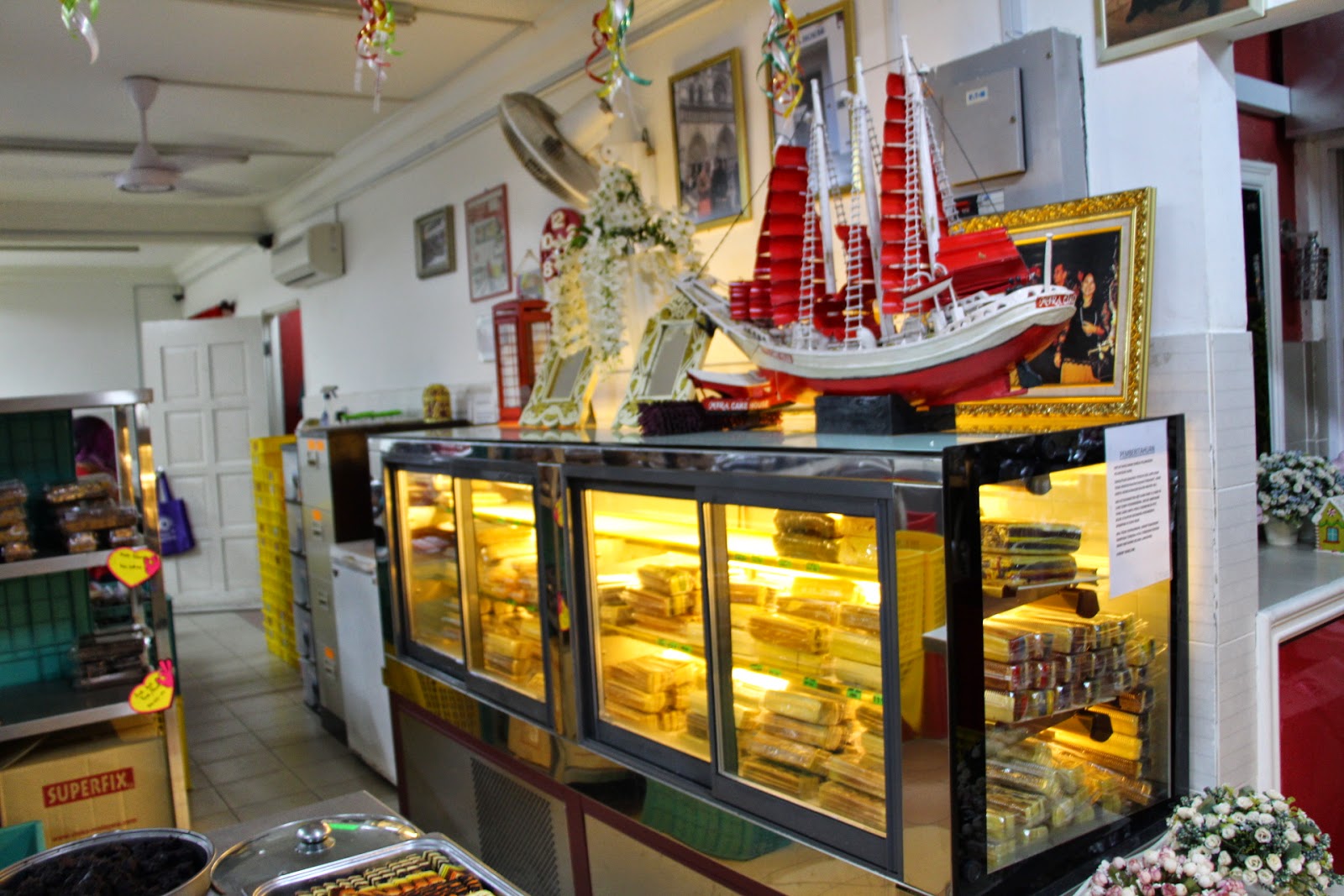 Muhammad Qul Amirul Hakim Mira Cake House, Kuching, Sarawak (Kek Lapis Sarawak)