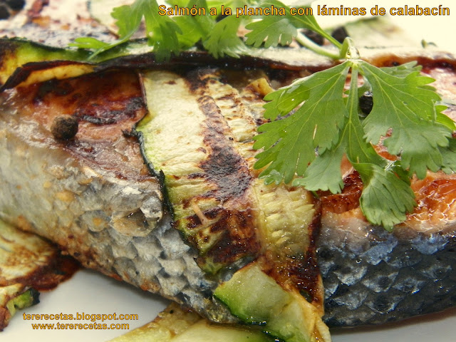 
salmón A La Plancha Con Láminas De Calabacín.
