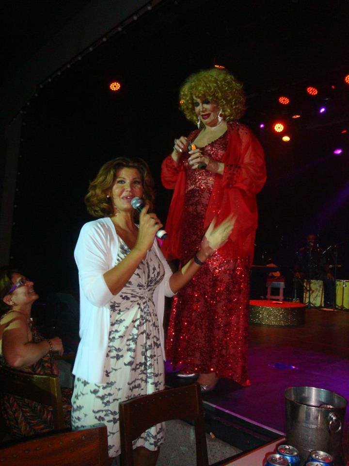 Em visita ao Brasil, Roberta Close reaparece em foto com Jane Di Castro Em visita ao Brasil, Roberta Close reaparece em foto com Jane Di Castro