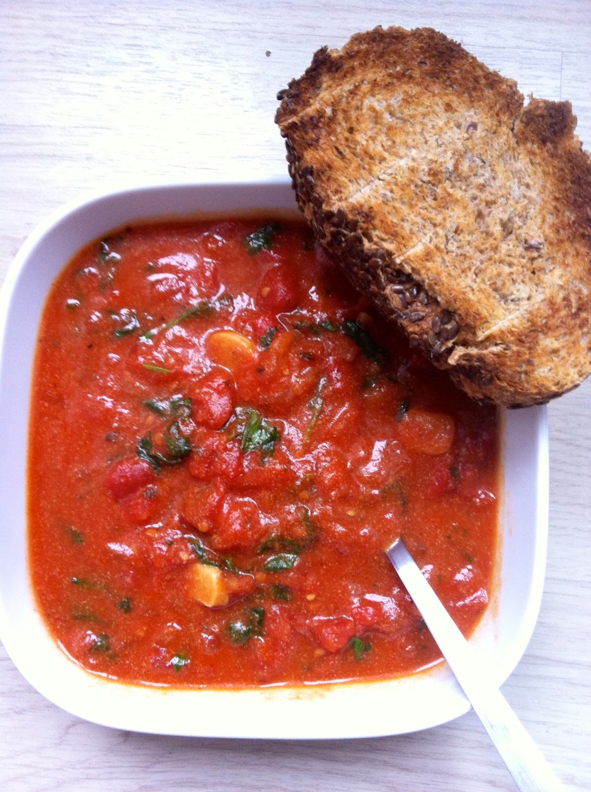 i eat vegan RAINY DAY SPICY TOMATO SOUP