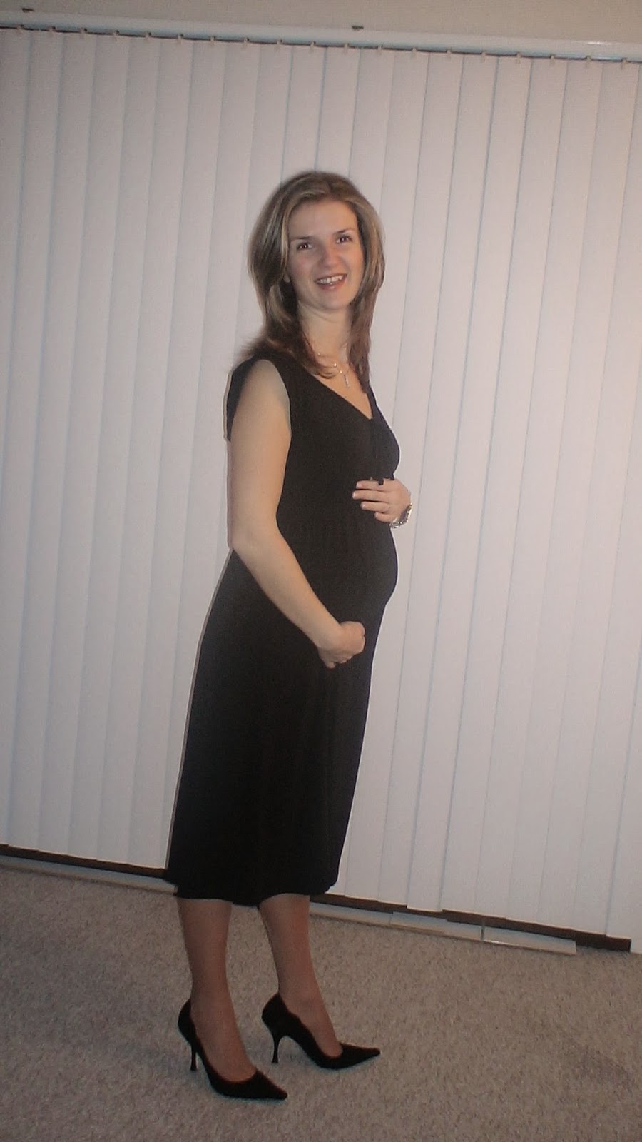 Pregnant in Pantyhose Early pregnancy dressed up