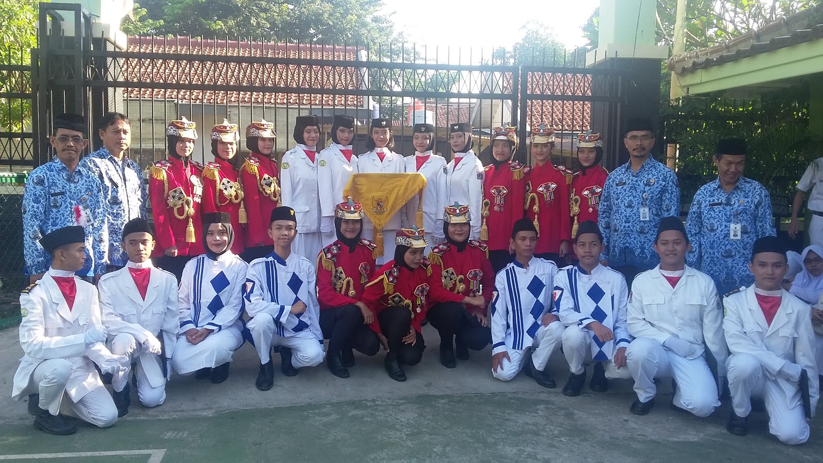 PASUKAN PENGIBAR BENDERA SMKN 18