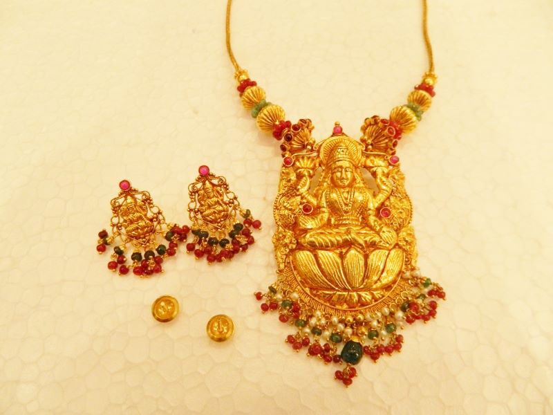 Indian Jewellery and Clothing Divine Temple jewellery from Kothari
