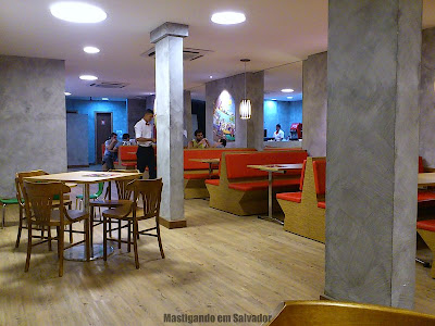 Au-Au Lanches: ambiente da loja do Rio Vermelho Au-Au Lanches: ambiente da loja do Rio Vermelho