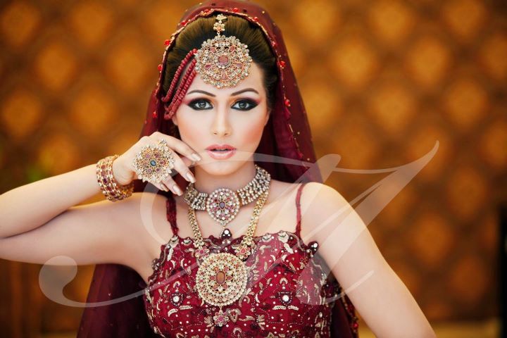 Madeehas (Bridal Makeup, Salon Services, Photography Studio) Lahore.