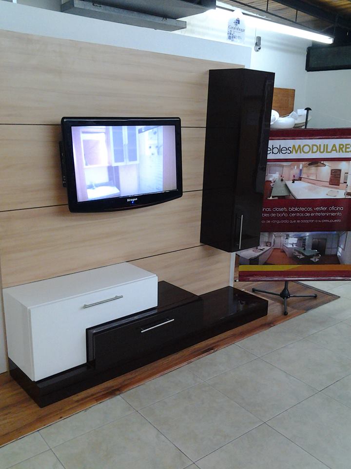 Fabricación y diseño de centros de entretenimiento. muebles ... Diseño de cosina empotradas con purrtas