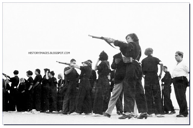 June 2 1937 Government soldiers train Spanish women weapon
