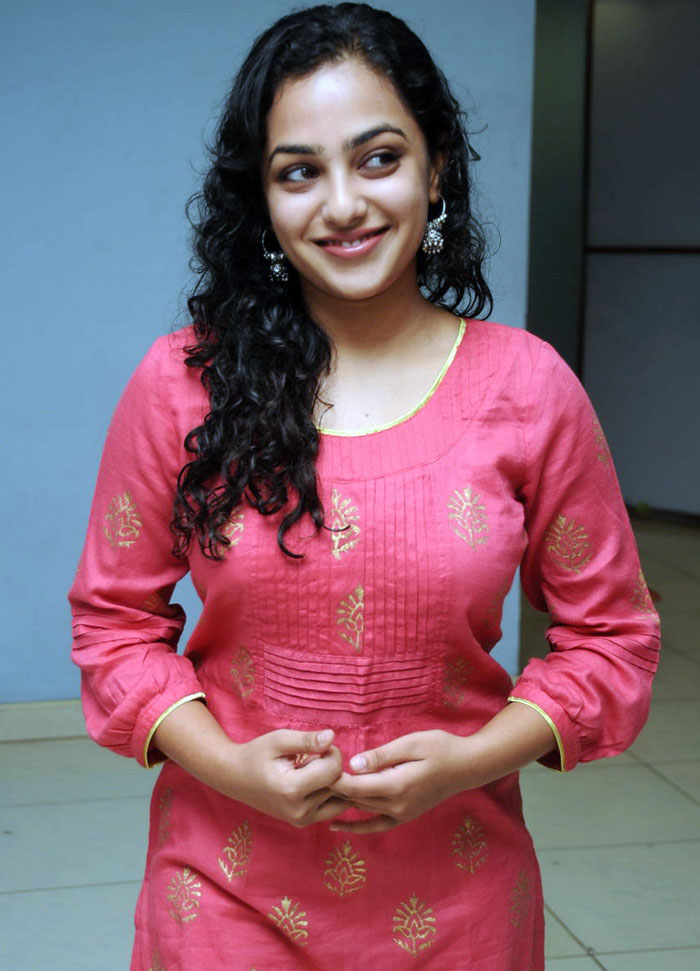 sruthi menon navel