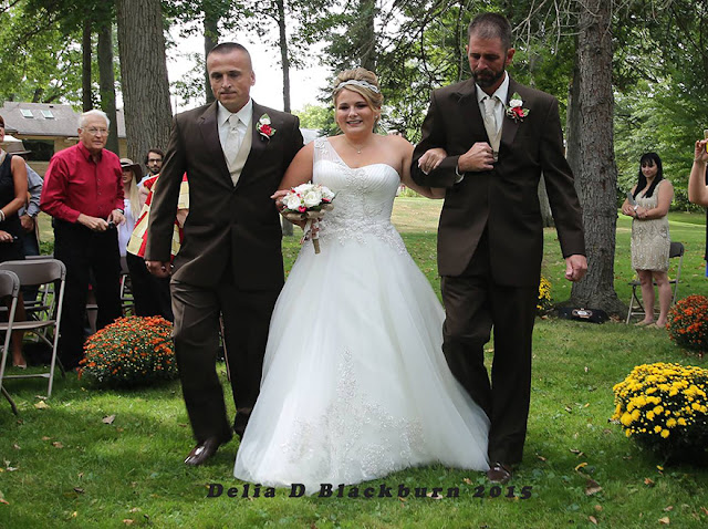 Father Of This Lovely Bride Stopped The Wedding To Invite Stepdad To Walk Down The Aisle With Them! Father Of This Lovely Bride Stopped The Wedding To Invite Stepdad To Walk Down The Aisle With Them!