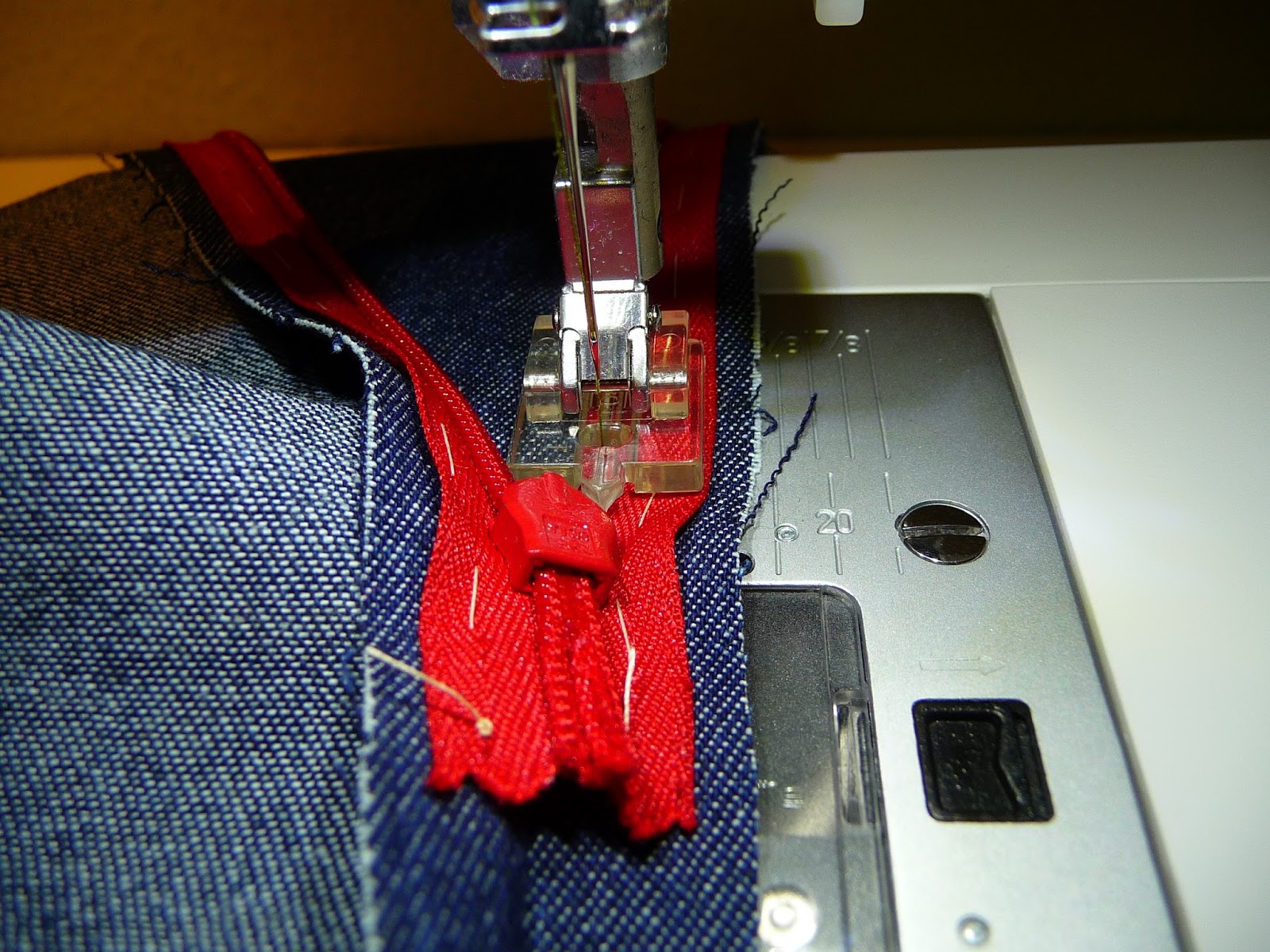 Inserting an invisible zipper a new method Stitched Up by Samantha