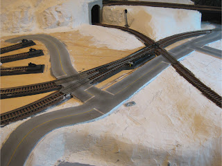 Model road build with Woodland Scenics Smooth-It